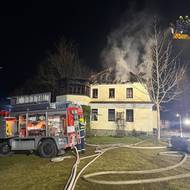 Nasazena byla i výšková technika či drony.