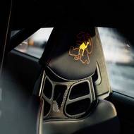 Speciální výšivka na hlavových opěrkách Porsche 911 S/T Sonderwunsch Camel GT Challenge