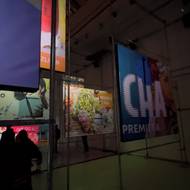 Po 18. hodině se billboardy mění v plátna, na kterých se objevují reklamy i záběry krajiny.