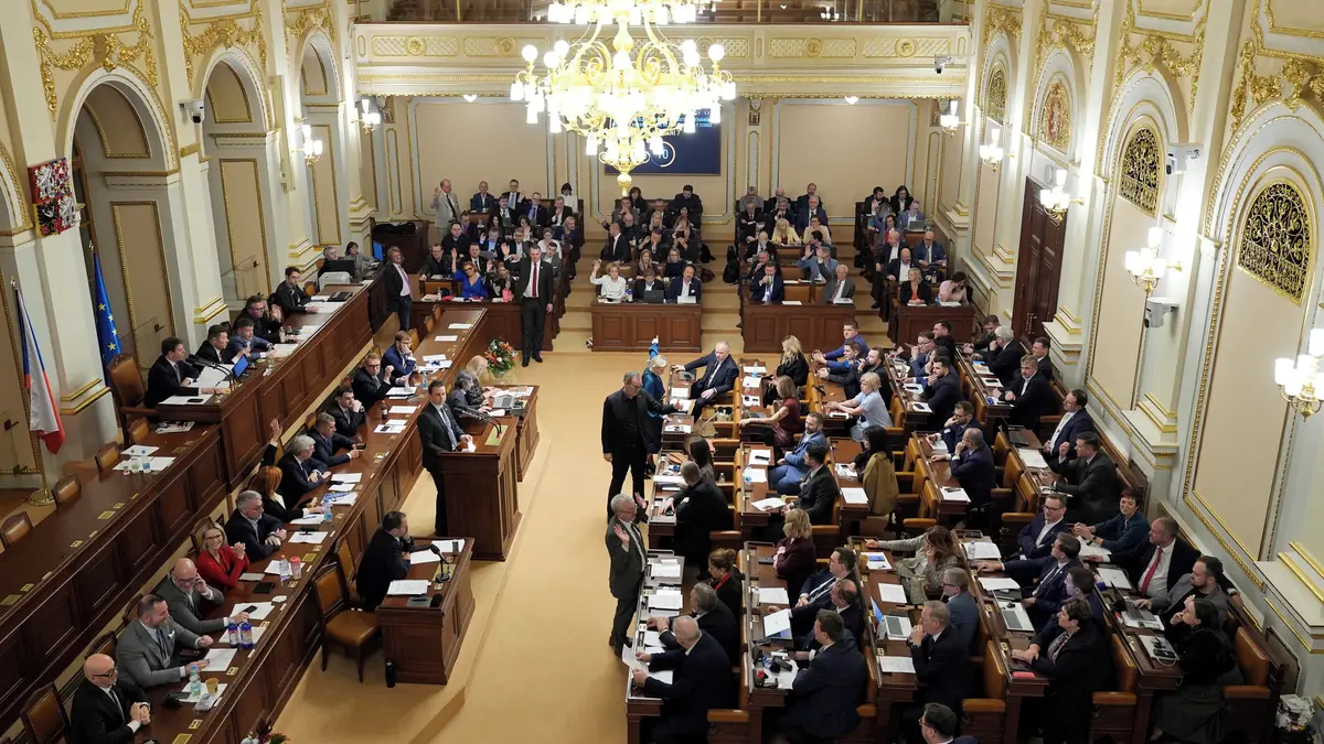 „Dražší a levnější“ zákonodárci. Rozdíly v čerpání náhrad jsou markantní