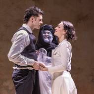 Tomáš Weisser a Beáta Kaňoková v inscenaci Doktorka z domu Trubačů