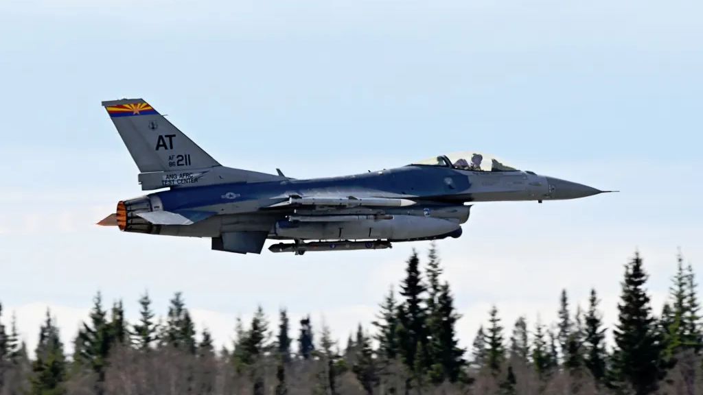 Vzteklá koťata šla do boje. Americké F-16 při úderech na Írán chrání moduly Angry Kitten