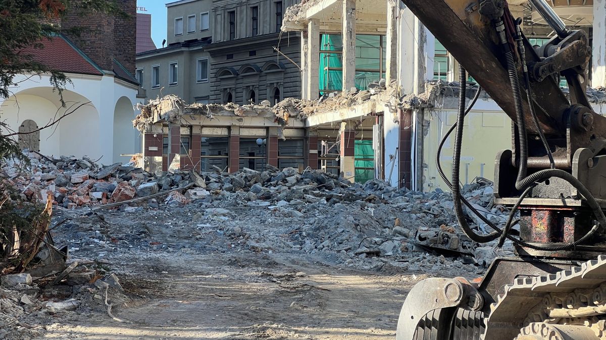 Demolici opavské Slezanky pozastavili. Stav budovy je horší, než se čekalo