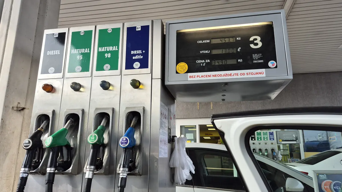 Ceny pohonných hmot v Česku v mezitýdenním srovnání druhý týden v řadě klesly