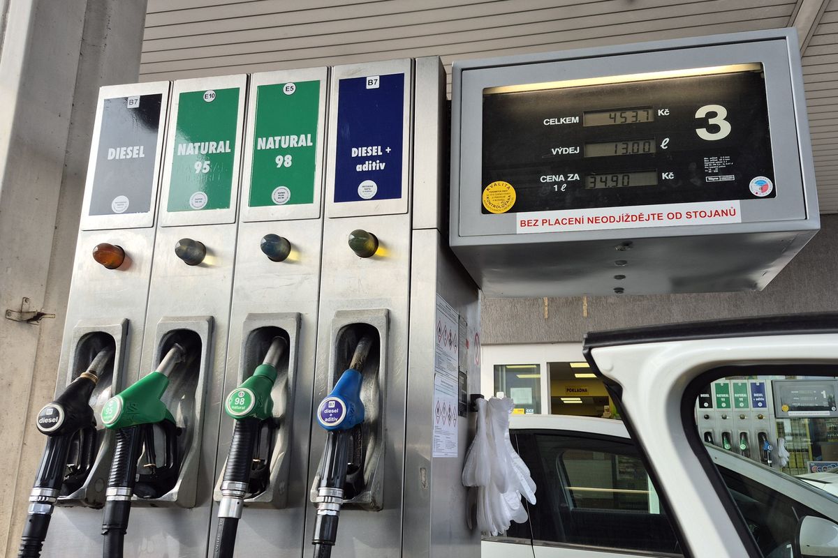 Ceny pohonných hmot v Česku v mezitýdenním srovnání druhý týden v řadě klesly