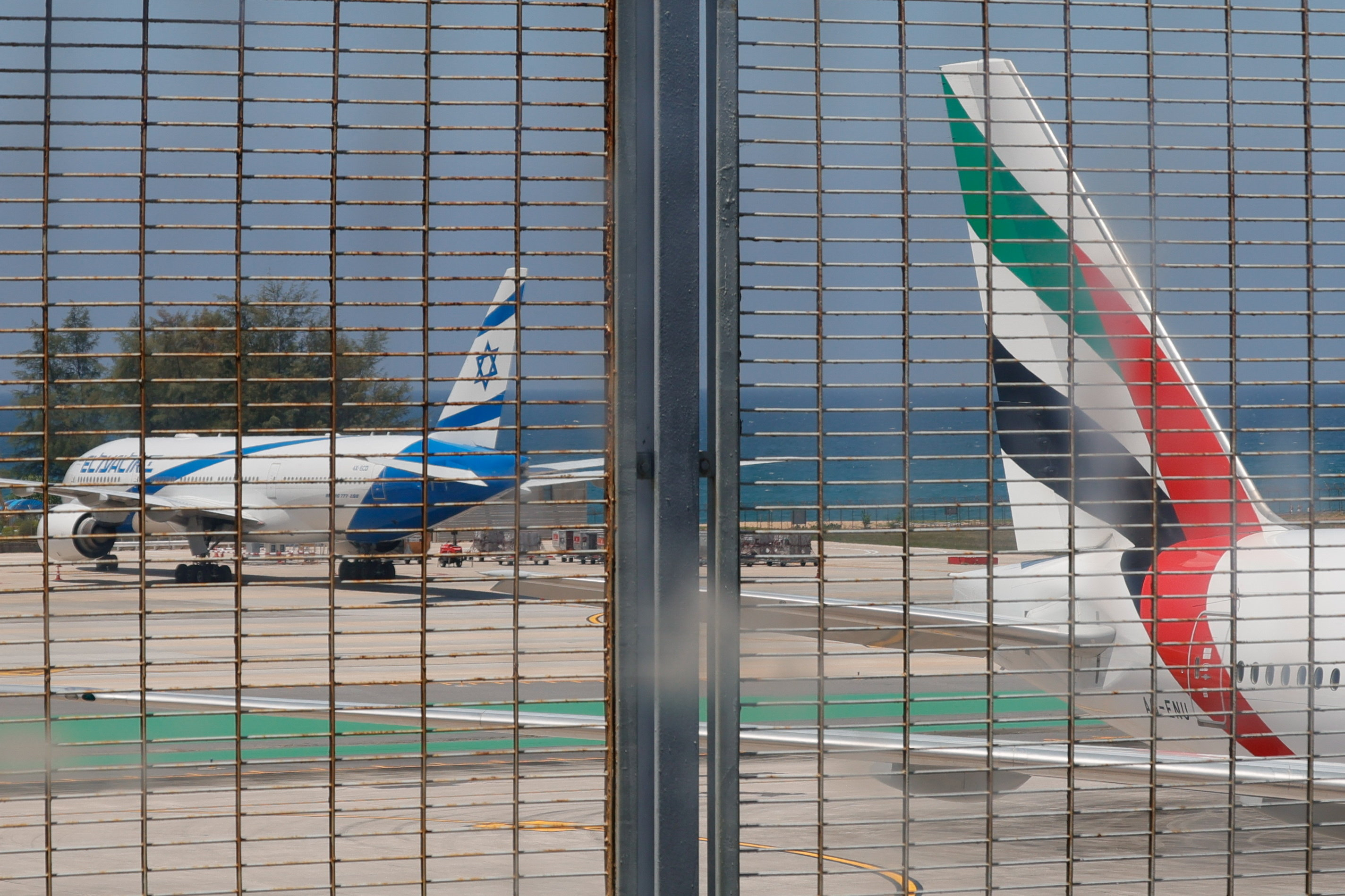 Nhãn hàng đắt đỏ. Vé máy bay từ Maldives giờ tốn hơn 100 triệu