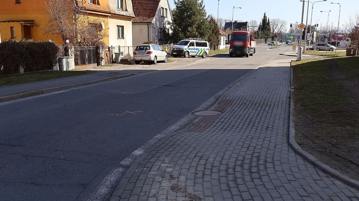 Auto ve Frýdku-Místku srazilo vozíčkářku. Řidič ujel, hledá ho policie