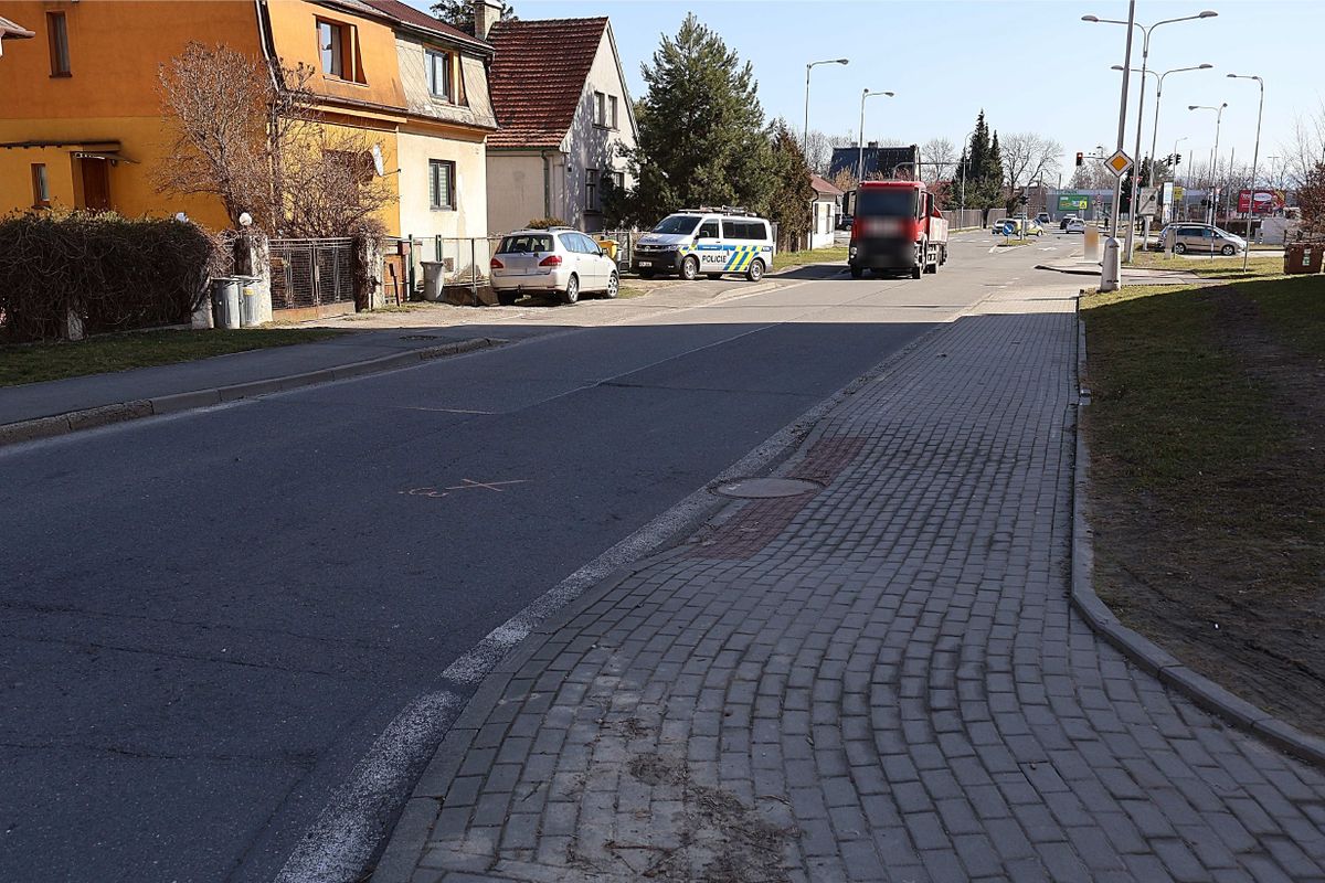Auto ve Frýdku-Místku srazilo vozíčkářku. Řidič ujel, hledá ho policie