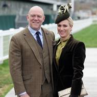 Zara Tindallová se objevila na festivalu Cheltenham se svým mužem Mikem Tindallem.  