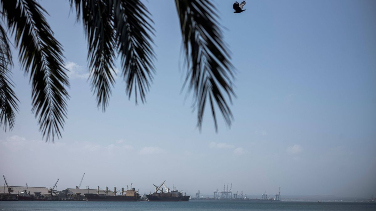 U břehů Džibutska se potopil člun se třemi stovkami migrantů