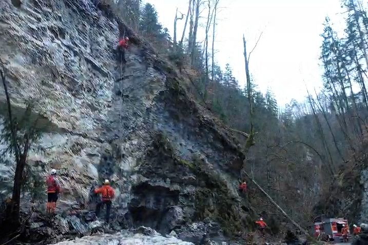 Hrozilo zřícení na turistickou stezku. V Moravském krasu odstřelili dva uvolněné skalní masivy