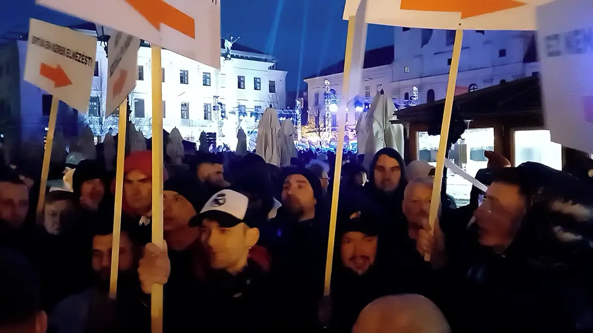 „Zlatíčko, ta idea je pro nás důležitá.“ Na Orbánově mítinku znělo mohutné oslavné skandování i nesouhlasný pískot