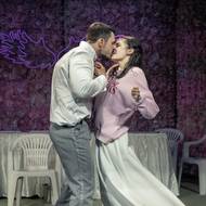 Ladislav Bédi a Marie Anna Myšičková v inscenaci Než hvězdy zapadnou v Divadle ABC