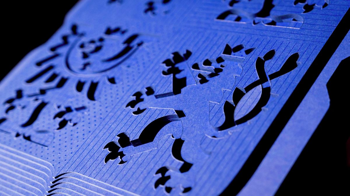 FOTO: Nová Ústava je výrazně modrá. Politici na ni budou skládat slavnostní sliby