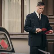 Červené karty se objevují v hamburských ulicích.