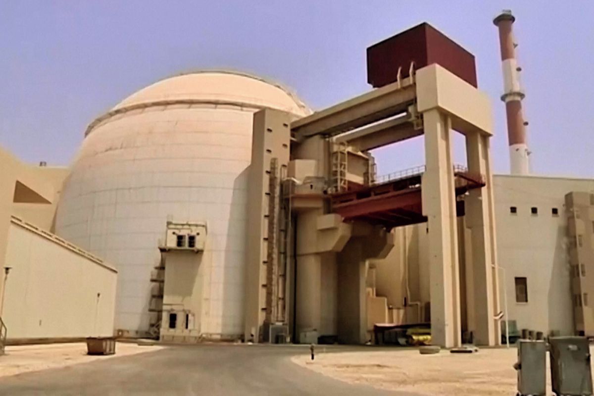 Do areálu íránské jaderné elektrárny Búšehr údajně dopadl projektil, uvedl dozorčí orgán OSN