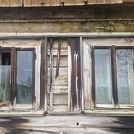 Stav domu je neutěšený.