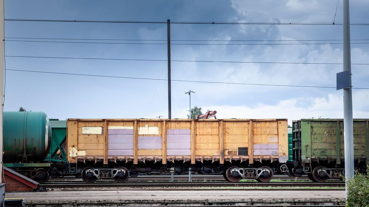 Železniční doprava v Rusku kolabuje. Dráhy chystají masivní propouštění