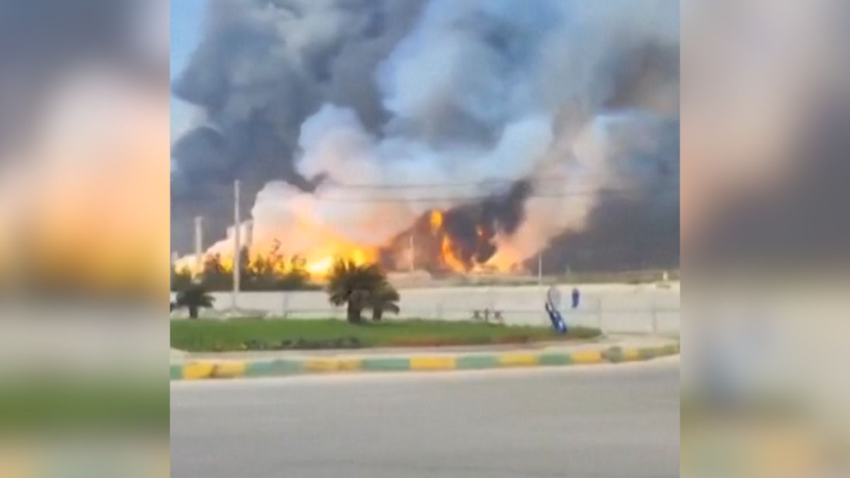 Izrael koordinoval útok na íránské ropné pole s USA, píše Axios. Trump tvrdí, že ne