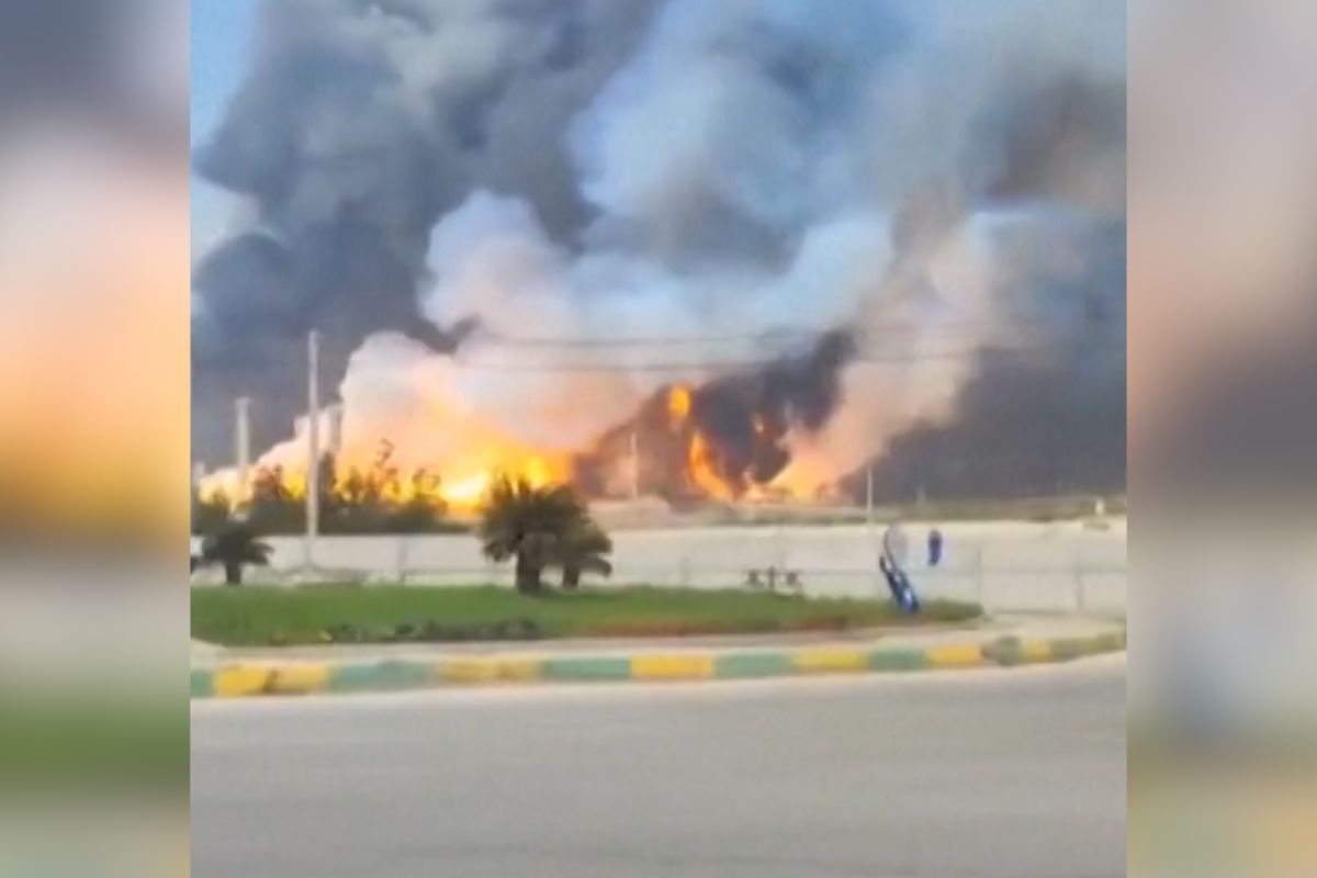 Izrael koordinoval útok na íránské ropné pole s USA, píše Axios. Trump tvrdí, že ne