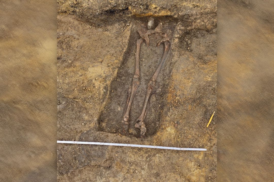 Pod povrchem náměstí v České Lípě našli hroby s ostatky desítek lidí