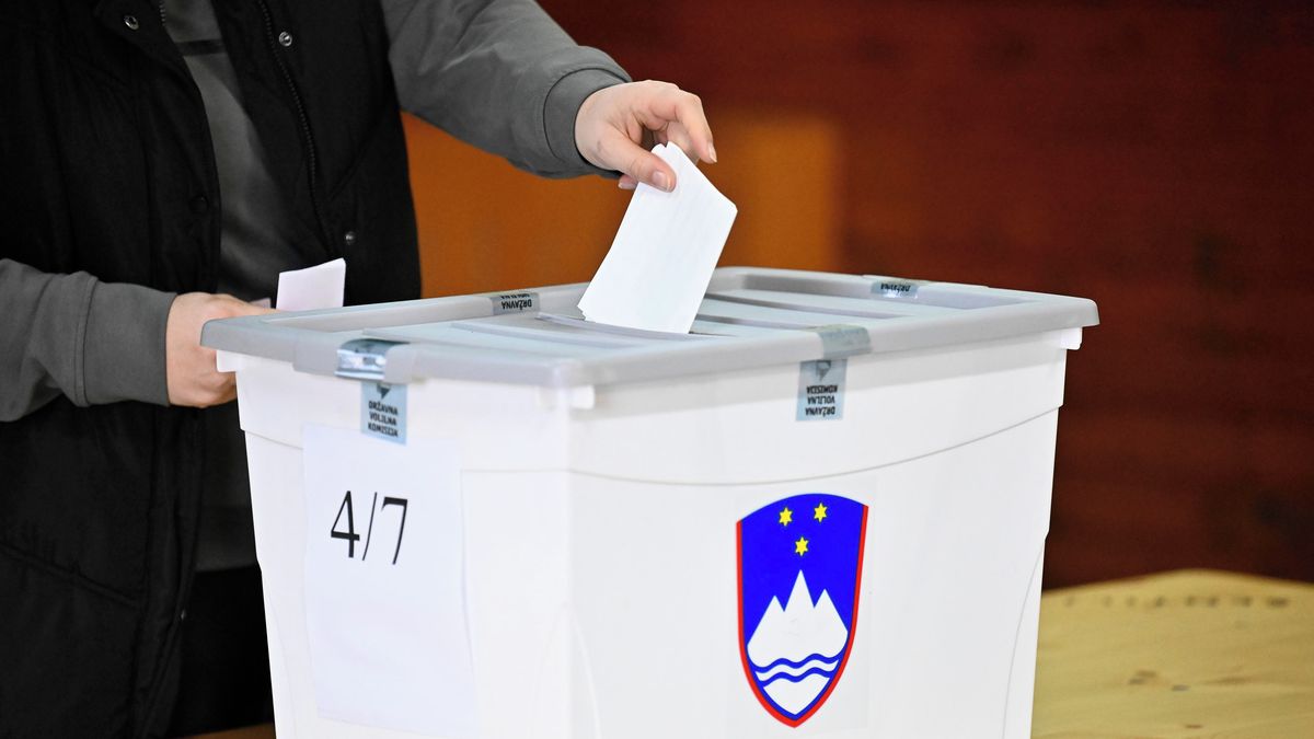 Sčítání hlasů ve slovinských volbách provázejí zvraty