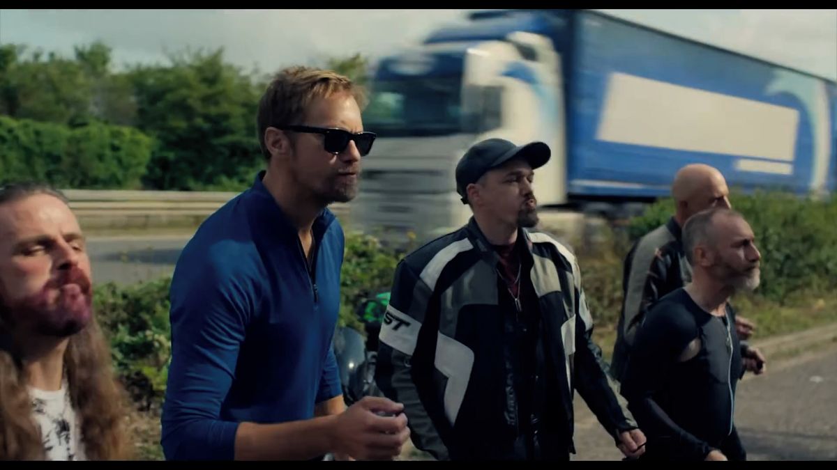 RECENZE: Film Pillion bere diváky mezi BDSM motorkáře