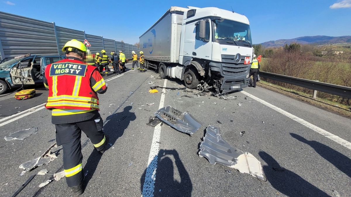 Řidička se na Jablunkovsku střetla v protisměru se dvěma kamiony