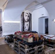 Místnost věnovaná obětem holocaustu během druhé světové války.