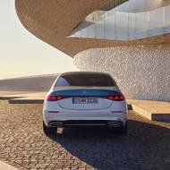 Vůz může být osazen šestiválcovým, osmiválcovým i dvanáctiválcovým motorem.