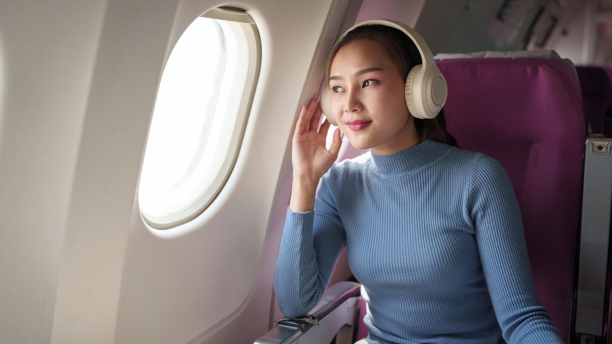 Poslech hudby během letu bez sluchátek? Cestujícím v Indii za to hrozí i stíhání