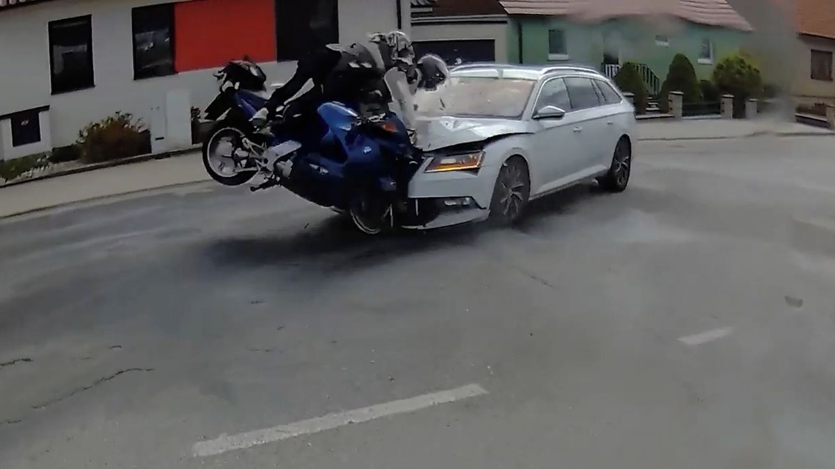 Loni 60 mrtvých. Policie zveřejnila drsné záběry z nehod motorkářů