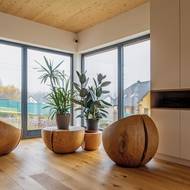 Dům je navržený dostatečně velký, nikde nemá člověk pocit jakékoli stísněnosti.