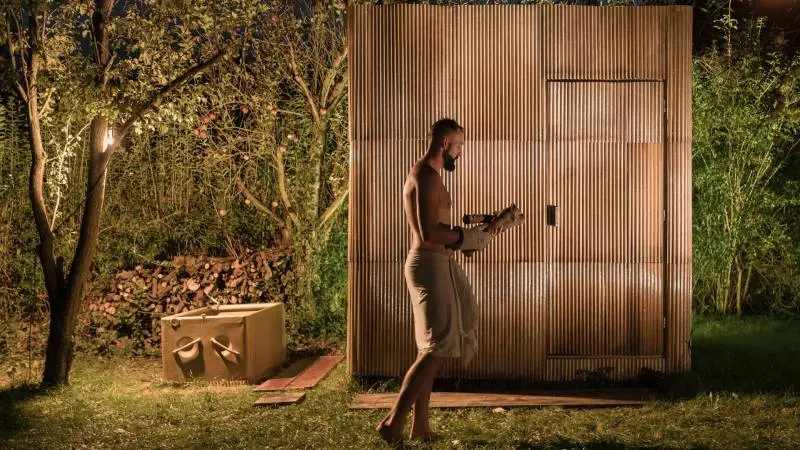 Od hromady nepotřebného materiálu k horkému relaxu. Představujeme saunu, která šetří planetu