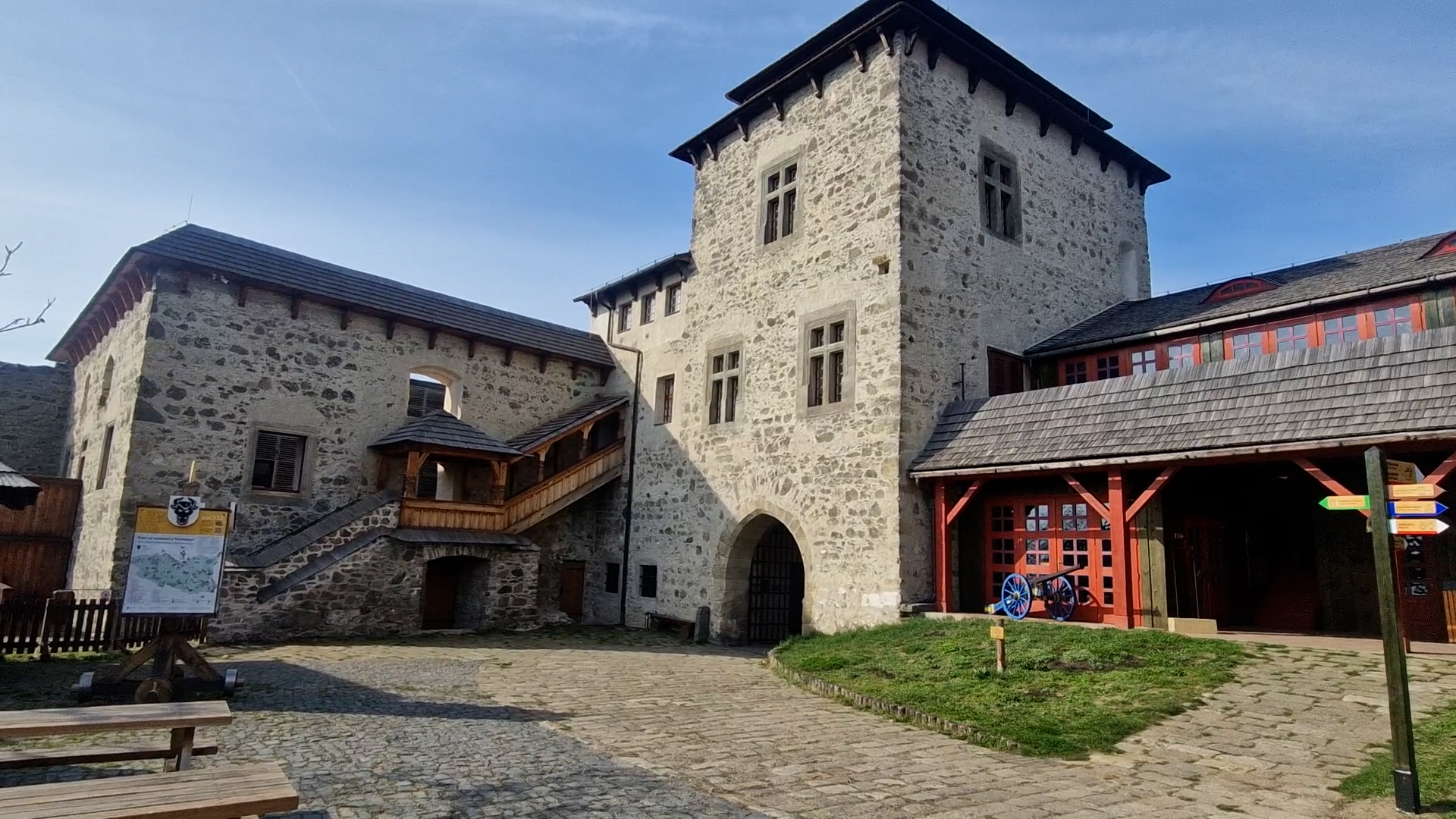 Các lâu đài và cung điện chuẩn bị cho lễ Phục sinh