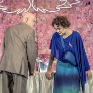 Milan Kačmarčík a Renáta Matějíčková v inscenaci Než hvězdy zapadnou v Divadle ABC