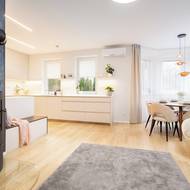 Také v blízkosti kamen je posezení, tak jak se to osvědčilo rodině s posezením u krbu.