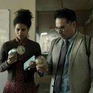 Michael Peña a Zazie Beetzová ztvárnili učitele, kteří si nevědí rady s apatickými studenty.