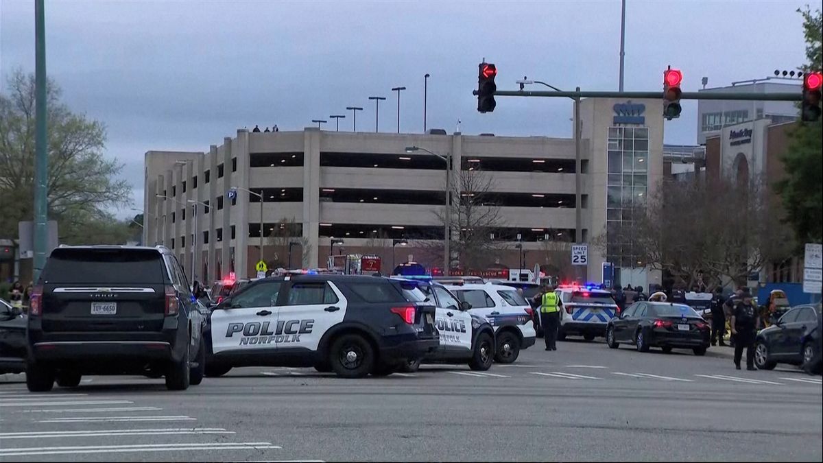 Mrtvý útočník a dva zranění po střelbě na univerzitě ve Virginii