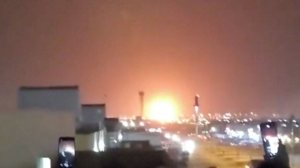 Írán zaútočil na energetická zařízení v Kuvajtu, Saúdské Arábii a Kataru