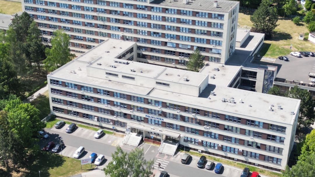 Bývalý jednatel nemocnice v Kadani je podezřelý, že způsobil škodu za miliony