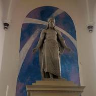 Sochu Krista z kararského mramoru vytvořil pro varnsdorfské starokatolíky významný sochař Vincenz Pilz. Hlavním inspiračním zdrojem mu údajně byla známá socha žehnajícího Krista z kodaňské katedrály.  