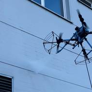 Voda pro čištění prochází filtrací, aby po zaschnutí nezůstávaly na skle „mapy“.