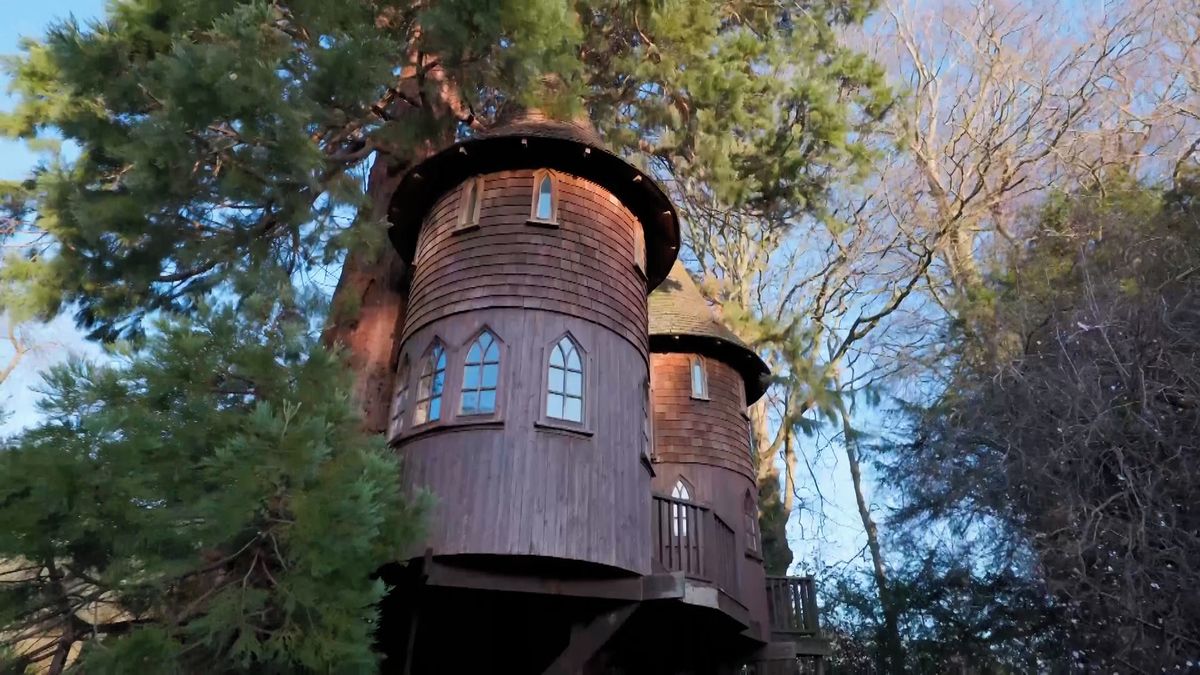 Luxusní sídlo v Anglii láká i pohádkovým domkem na stromě