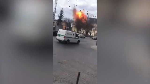 Ruské drony v centru Lvova zasáhly dům na seznamu UNESCO