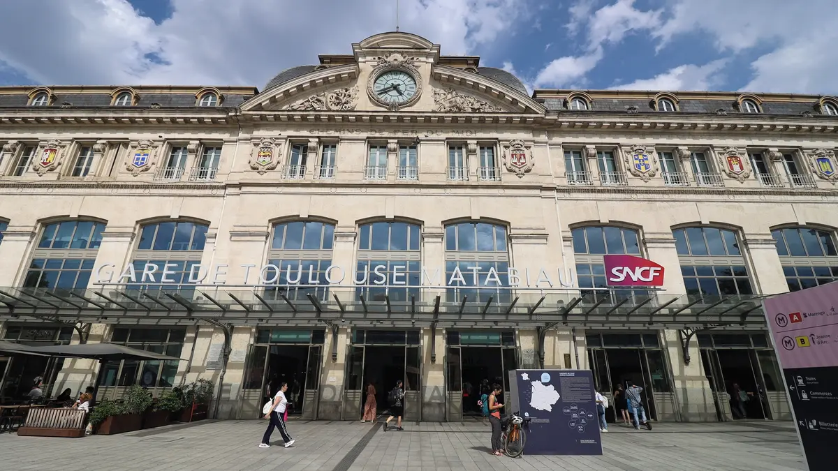 Rodiče ve Francii odjeli rychlíkem a tříletou dceru zapomněli na nástupišti