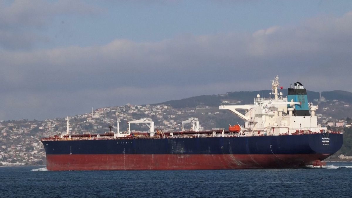 Turecký tanker s ruskou ropou zasáhl námořní dron