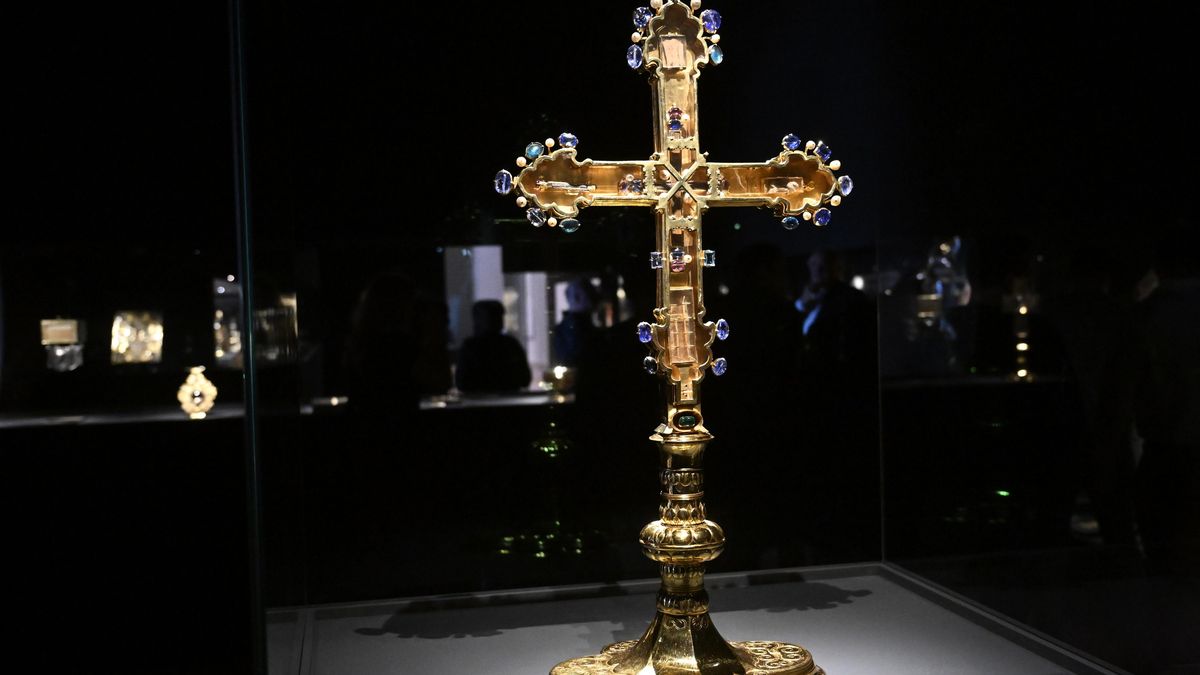 Vzácné relikvie i slavní současní umělci na Pražském hradě. Začala výstava Fragmenty paměti