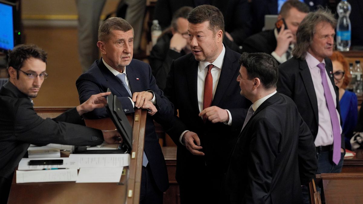 Lhář, zrádce, vyžírka. Vládní představitelé vedou proti Pavlovi „antikampaň“