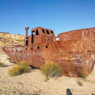 Tam, kde bývalo moře, je dnes poušť; Mujnak, Uzbekistán. 